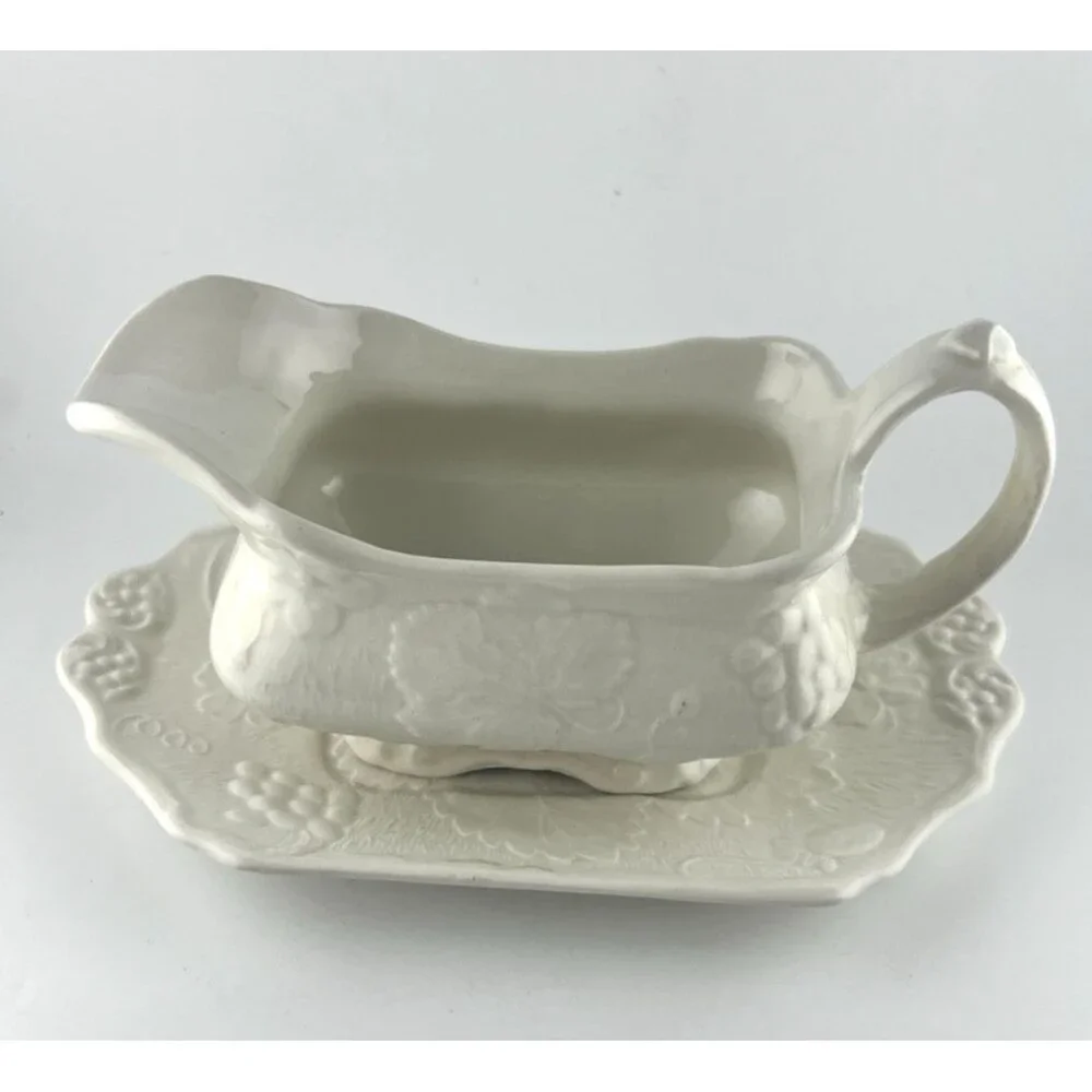 Vtg Burleigh Davenport White Strawberry Leaf Gravy Sauce Boat W/Underplate Dish